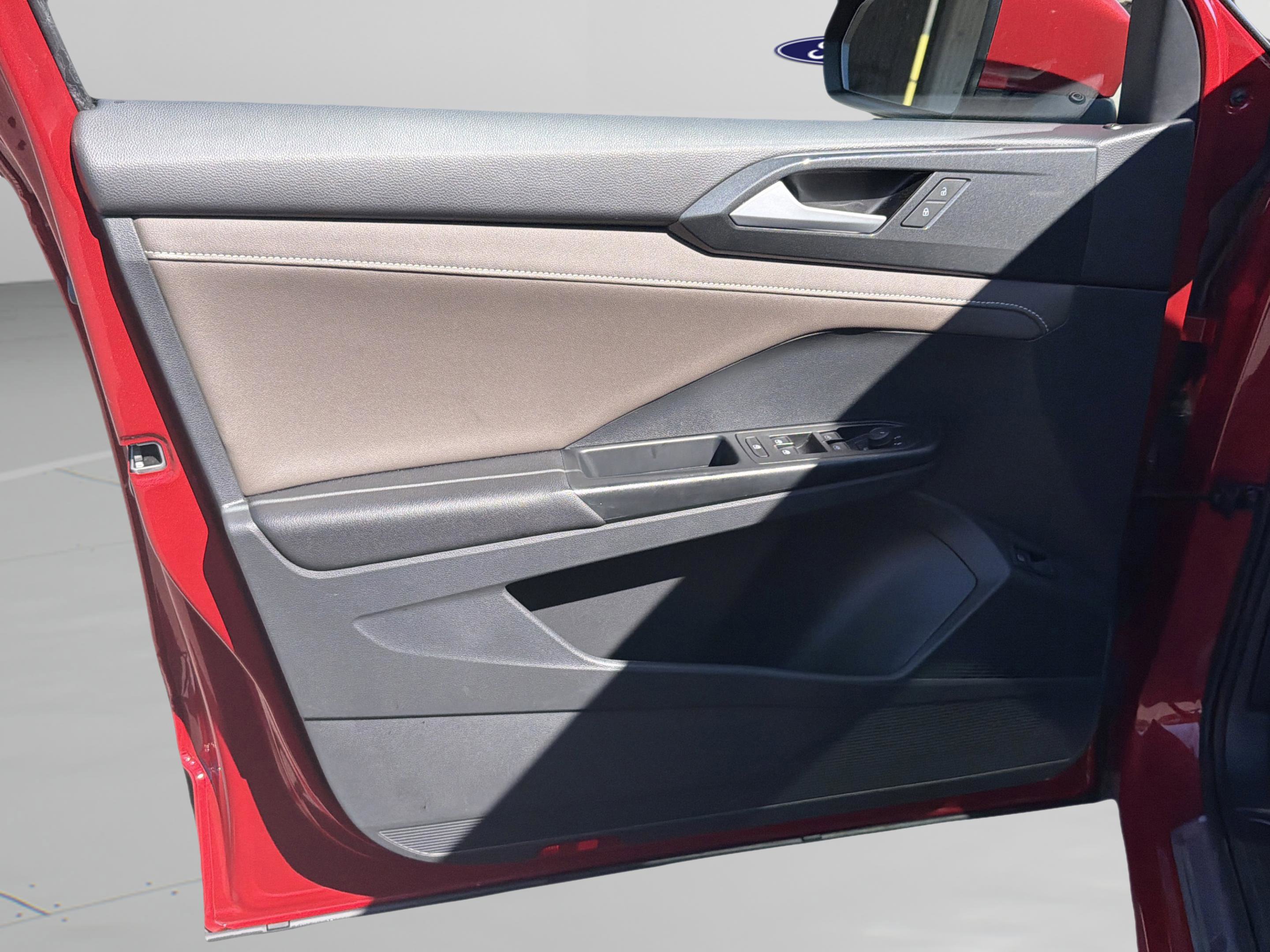 Used 2023 Volkswagen Taos SEL image 20