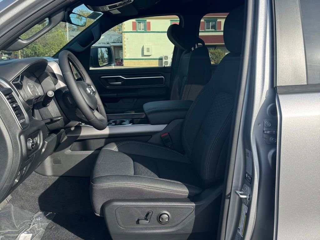 New 2026 RAM 1500 4x4 Crew Cab image 13