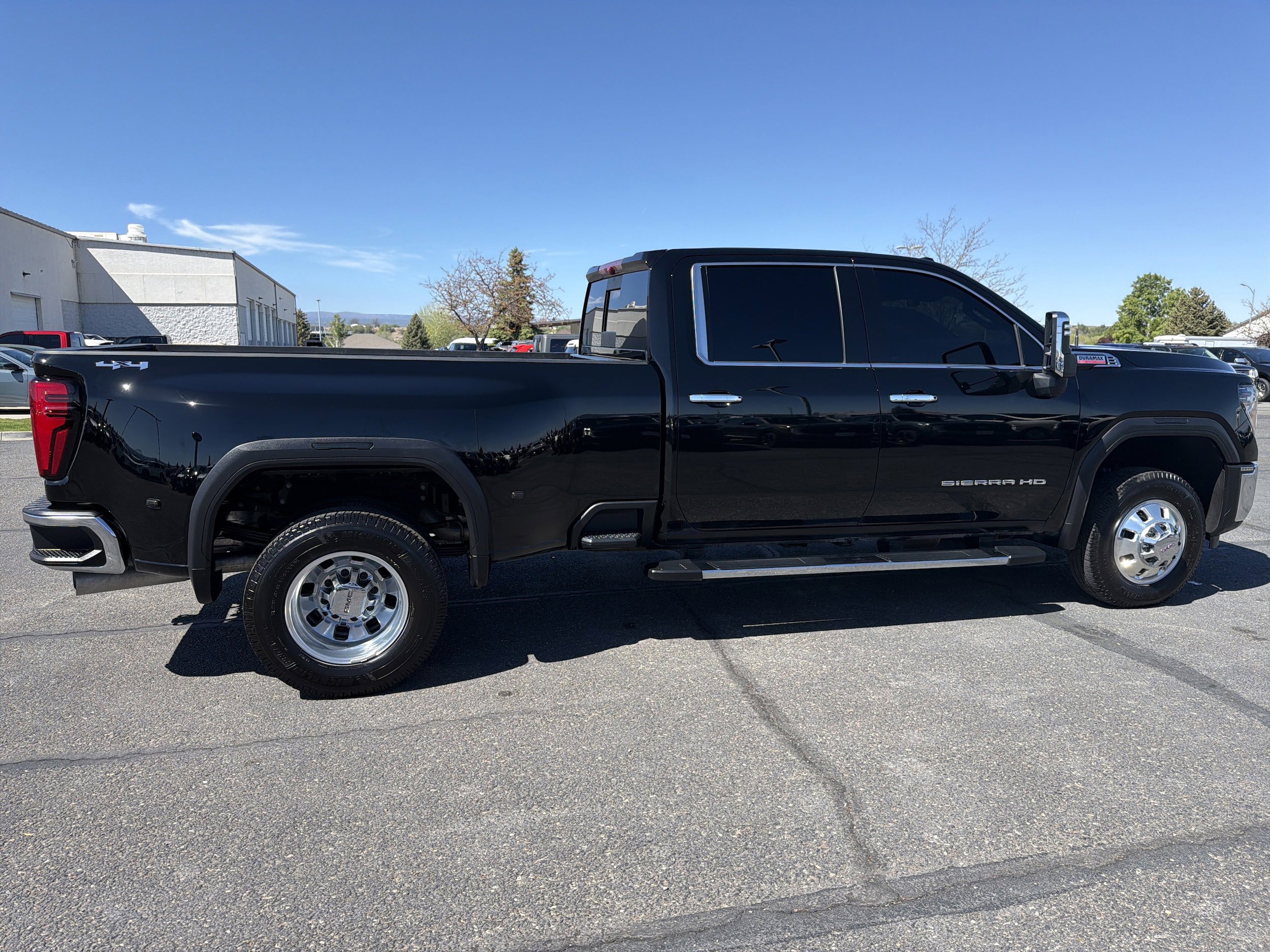 Used 2025 GMC Sierra 3500 SLT w/ SLT Convenience Package AWD/4WD image 8