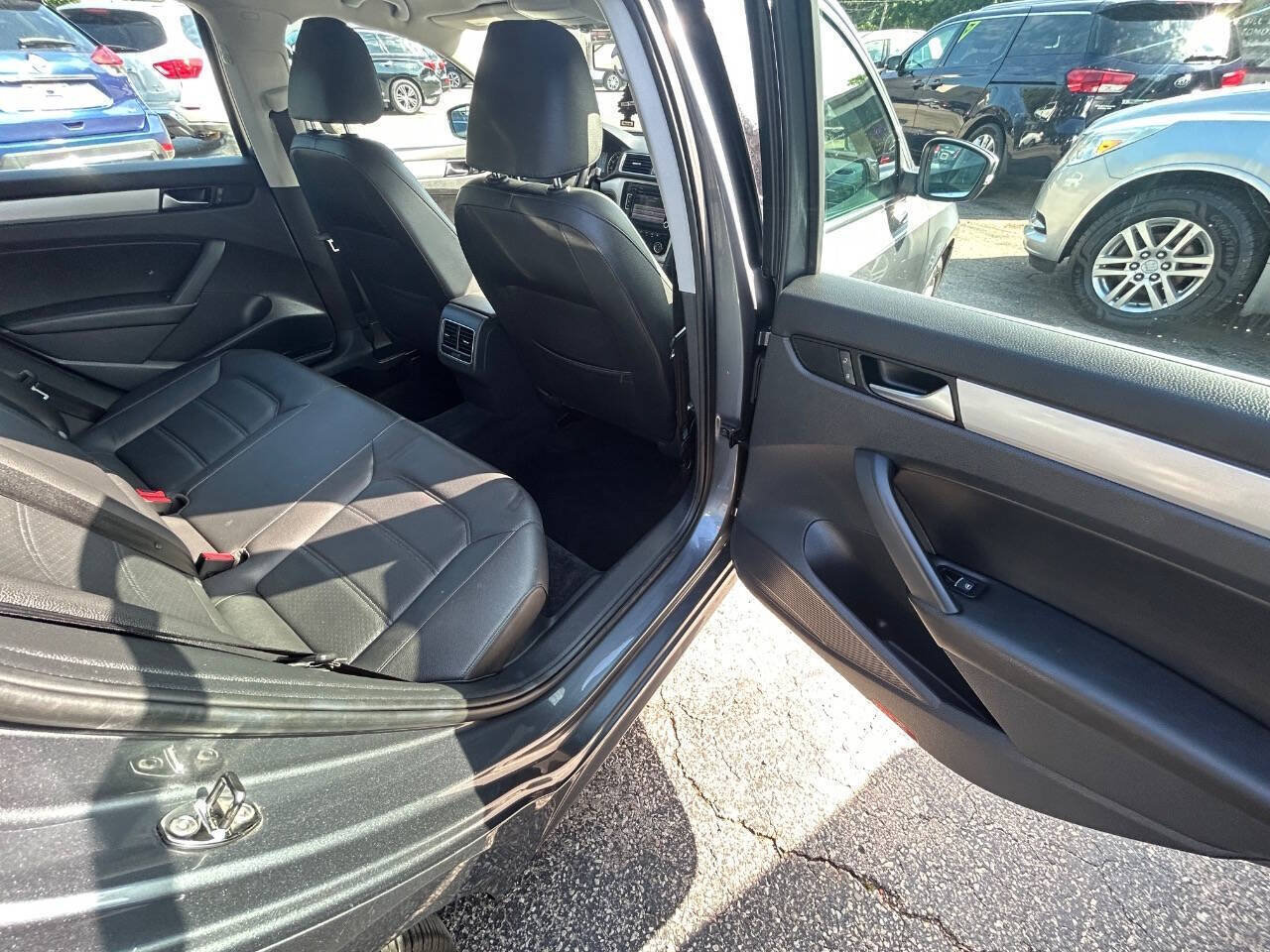 Used 2013 Volkswagen Passat 2.5 SE FWD image 8