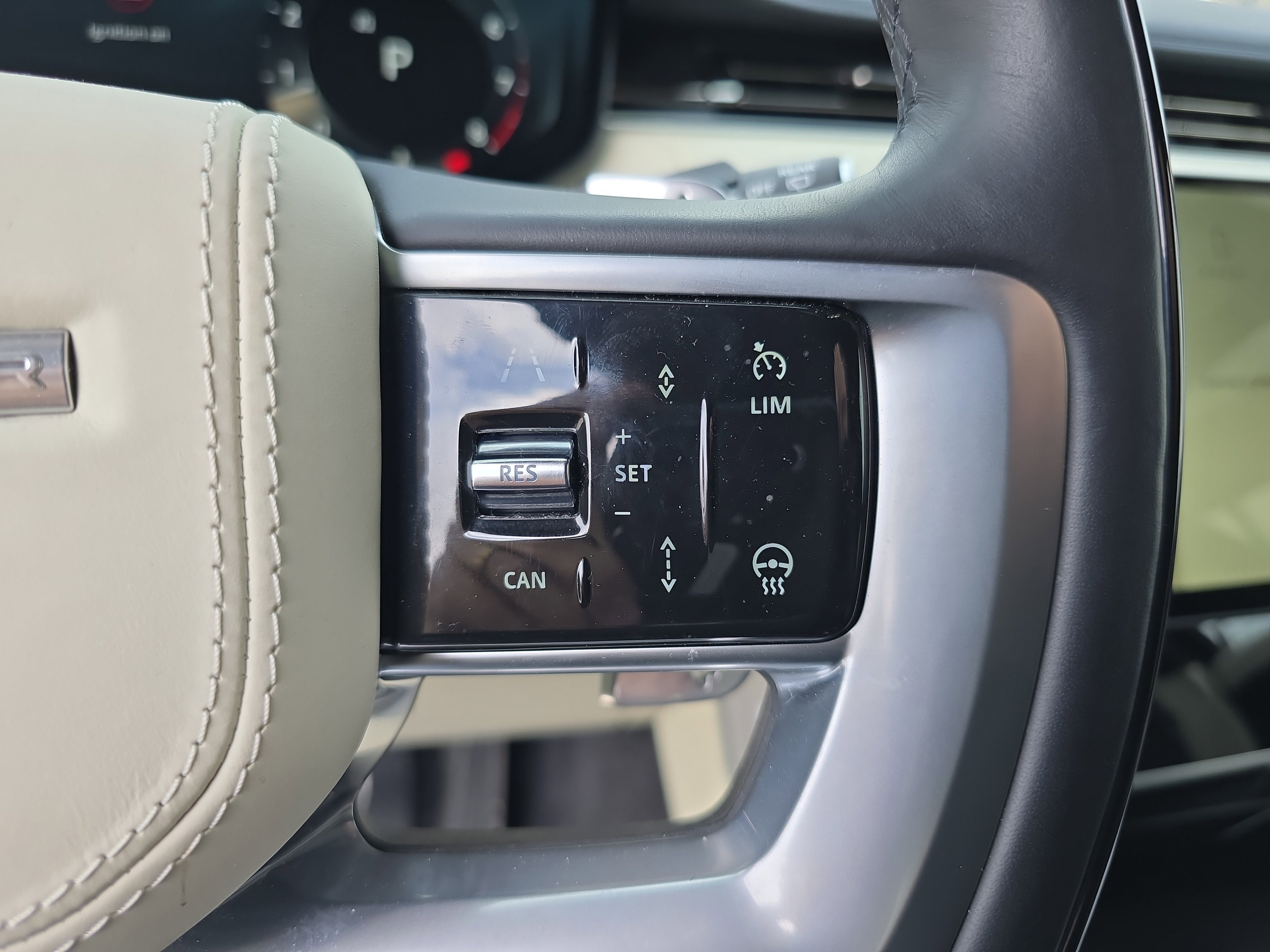 Certified 2024 Land Rover Range Rover Long Wheelbase Autobiography image 31