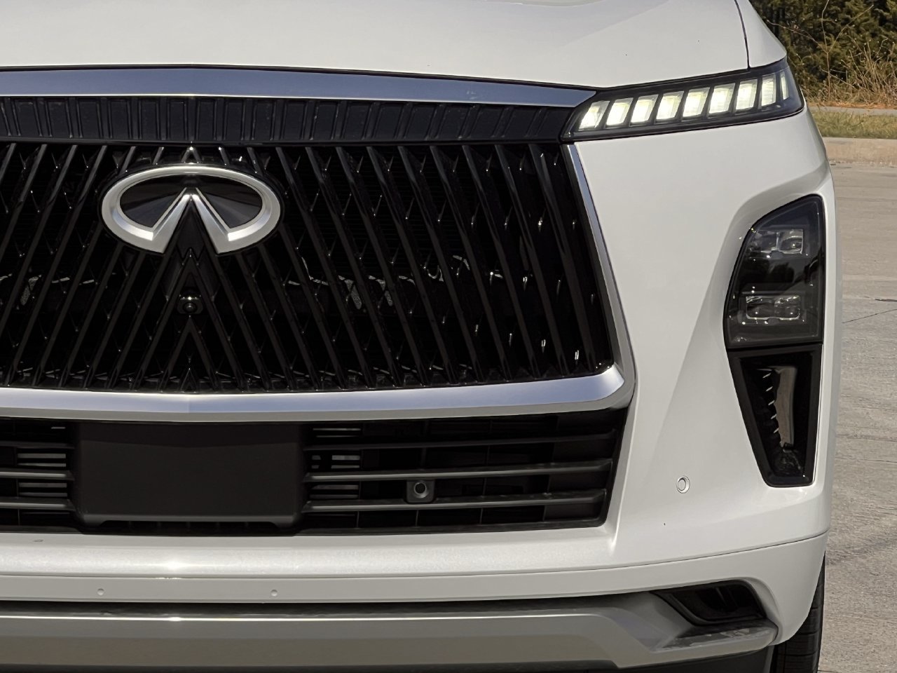 New 2027 INFINITI QX80 Luxe w/ Cargo Package AWD/4WD image 8