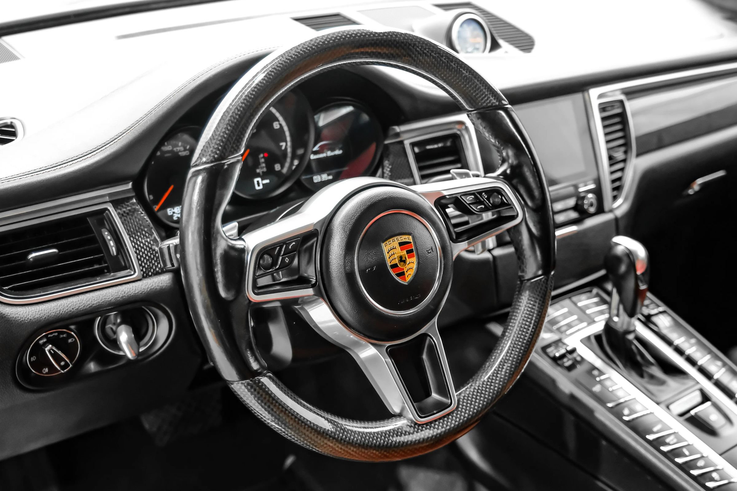 Used 2017 Porsche Macan Turbo AWD/4WD image 15