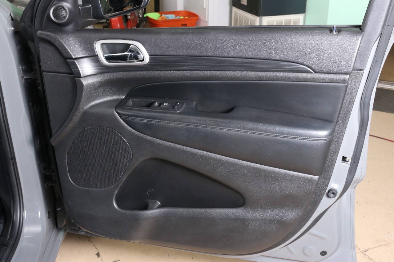 Used 2020 Jeep Grand Cherokee Altitude RWD image 34