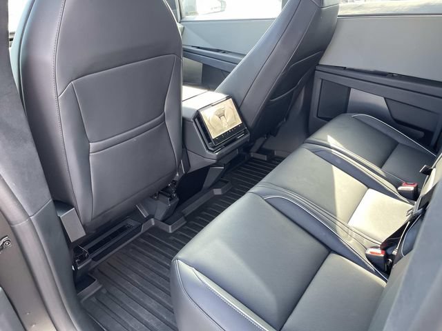 Used 2024 Tesla Cybertruck AWD Crew Cab image 18