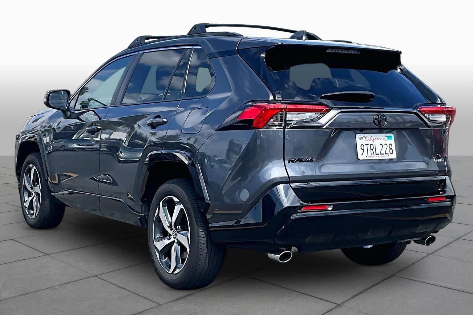 Used 2025 Toyota RAV4 SE w/ Weather & Moonroof Package AWD/4WD image 11