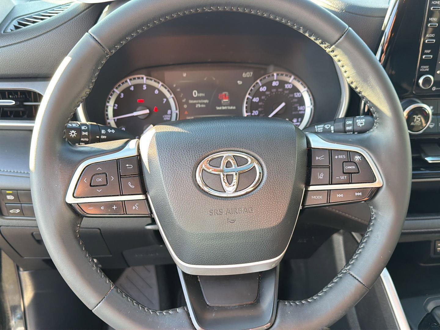 Used 2022 Toyota Highlander XLE FWD image 20