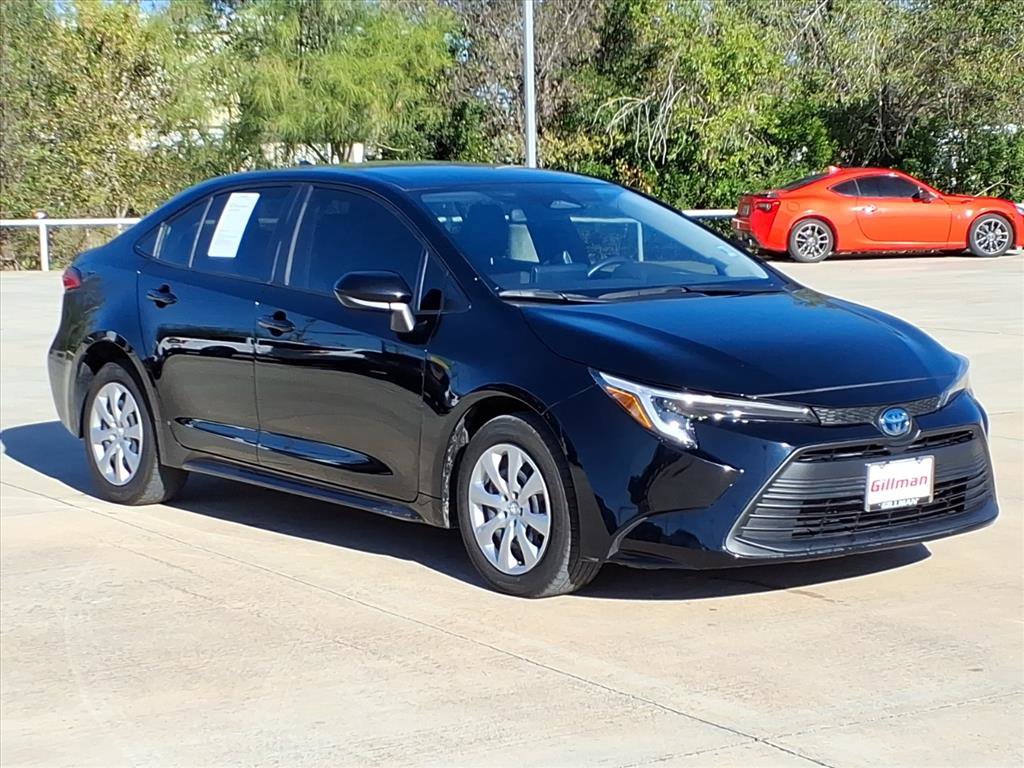 Used 2023 Toyota Corolla LE image 3