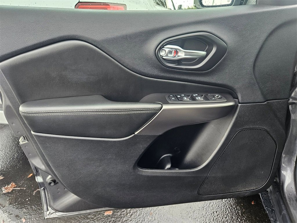 Certified 2021 Jeep Cherokee Latitude Lux w/ Trailer Tow Group image 10