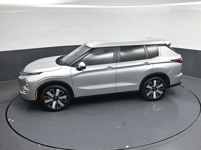 Used 2025 Mitsubishi Outlander SE image 49