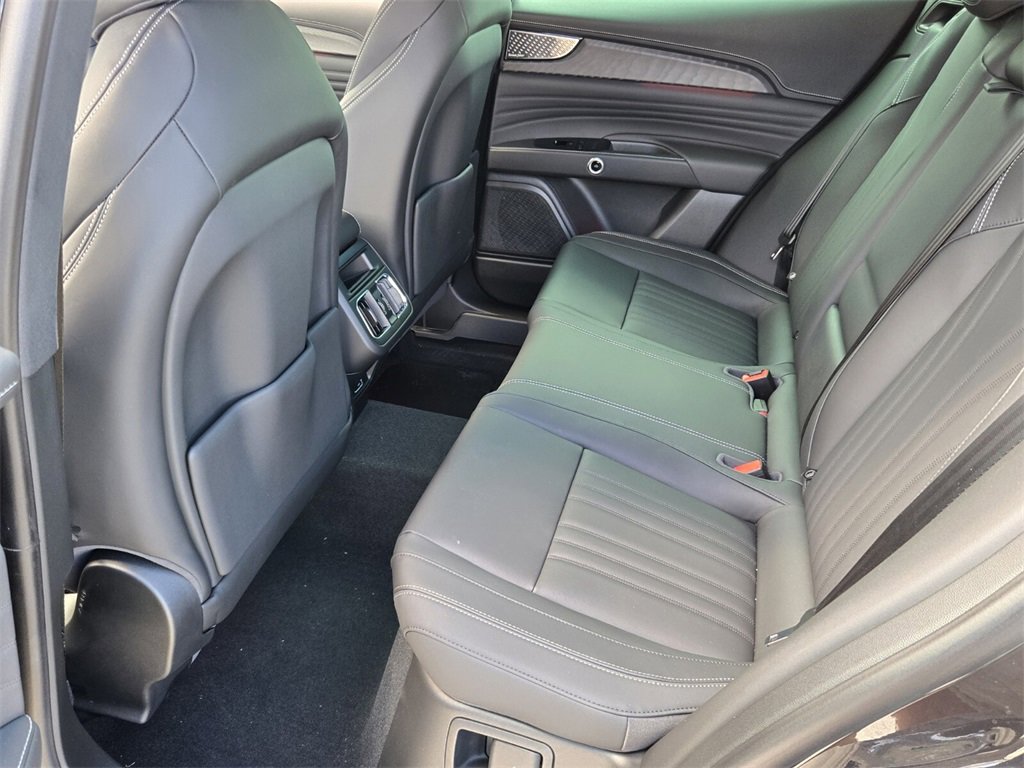 New 2025 Maserati Grecale GT image 7