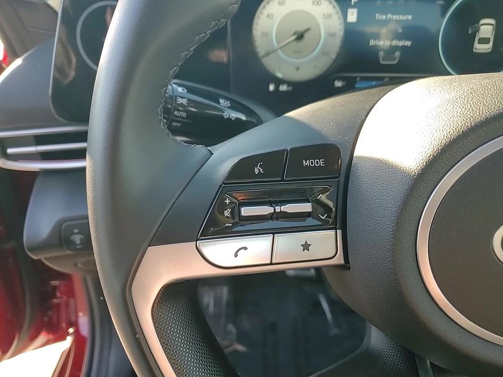 Certified 2024 Hyundai Elantra Limited image 15