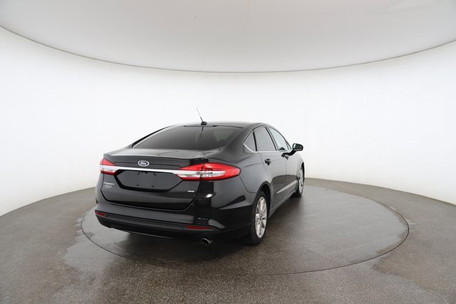 Used 2017 Ford Fusion SE image 16