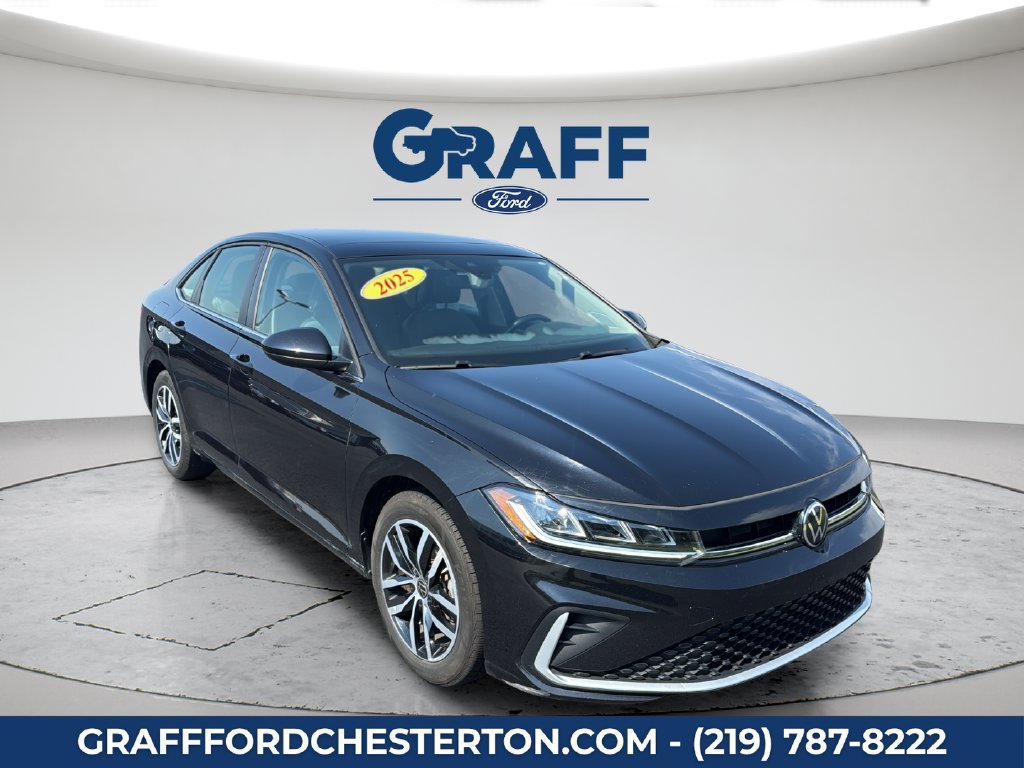 Used 2025 Volkswagen Jetta SE FWD image 3