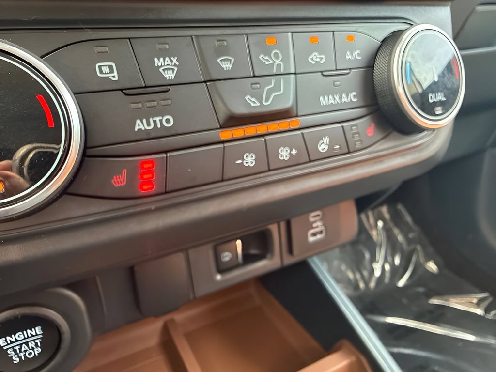 Used 2023 Ford Maverick Lariat w/ Lariat Luxury Package AWD/4WD image 13