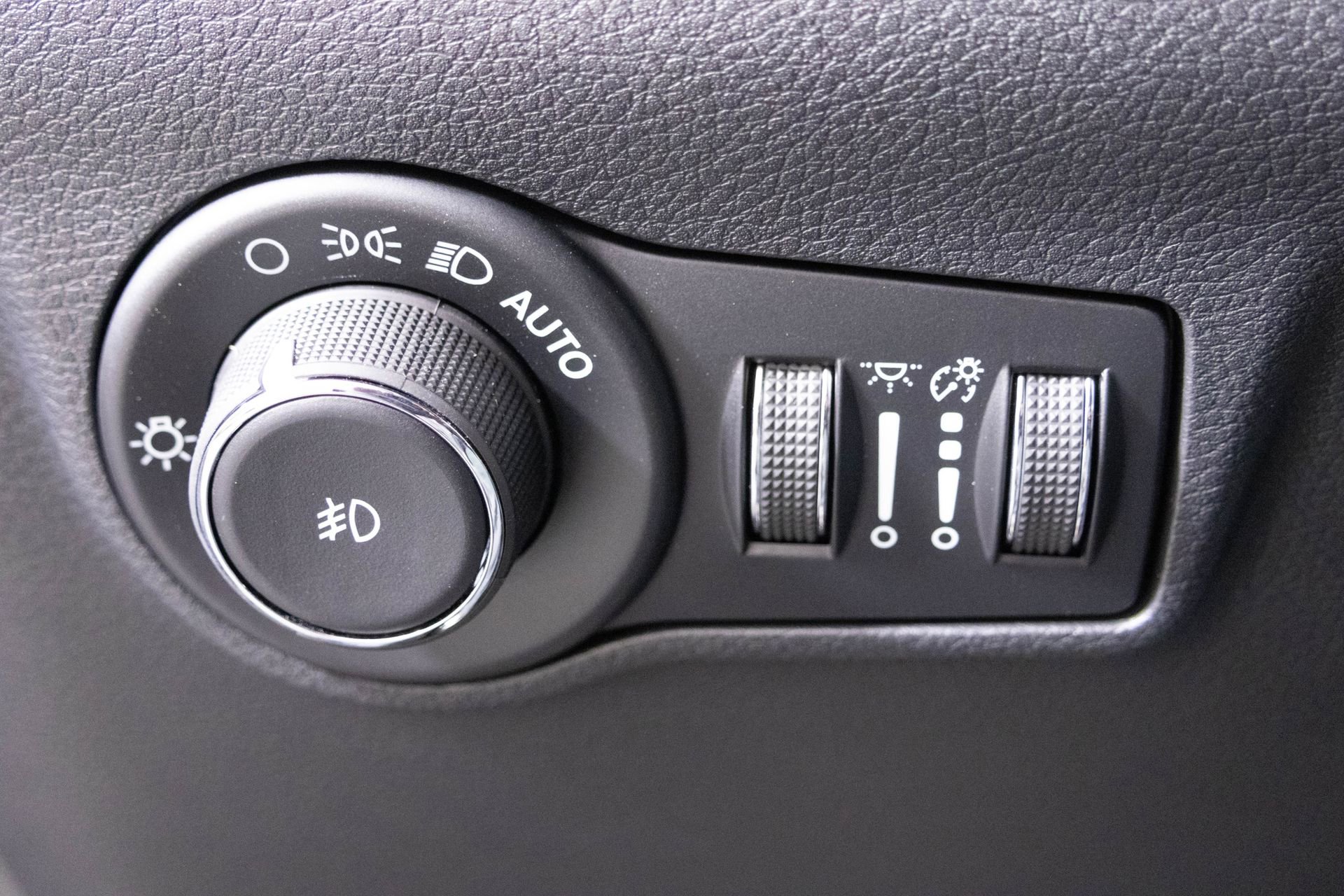 New 2026 Jeep Compass Limited image 18