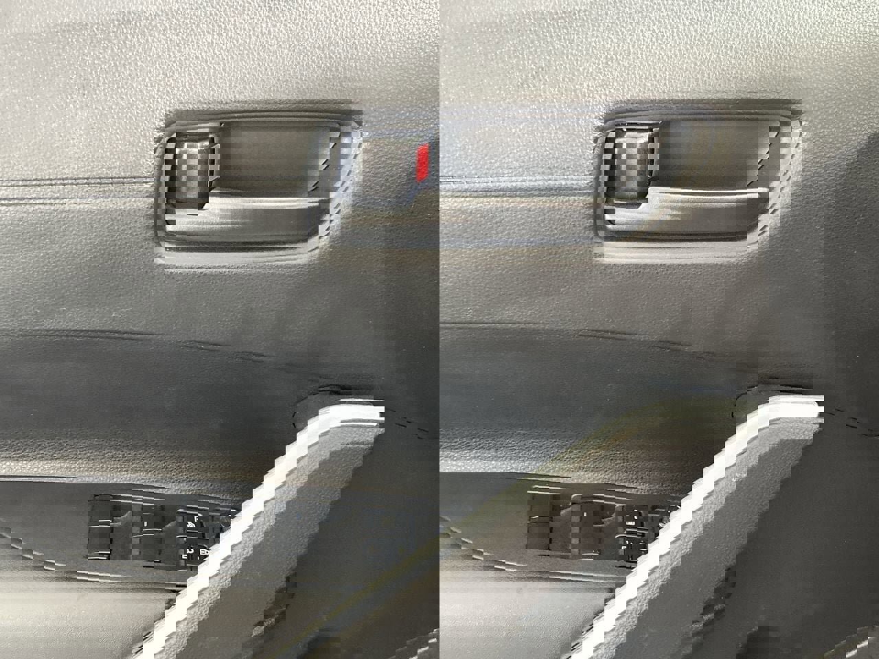 Used 2024 Toyota Corolla Cross LE image 18