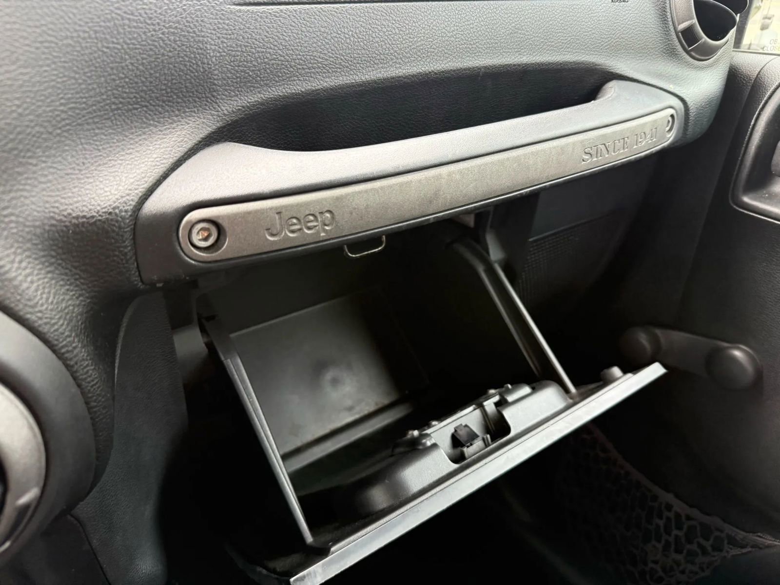 Used 2016 Jeep Wrangler Unlimited Sport w/ Connectivity Group image 14