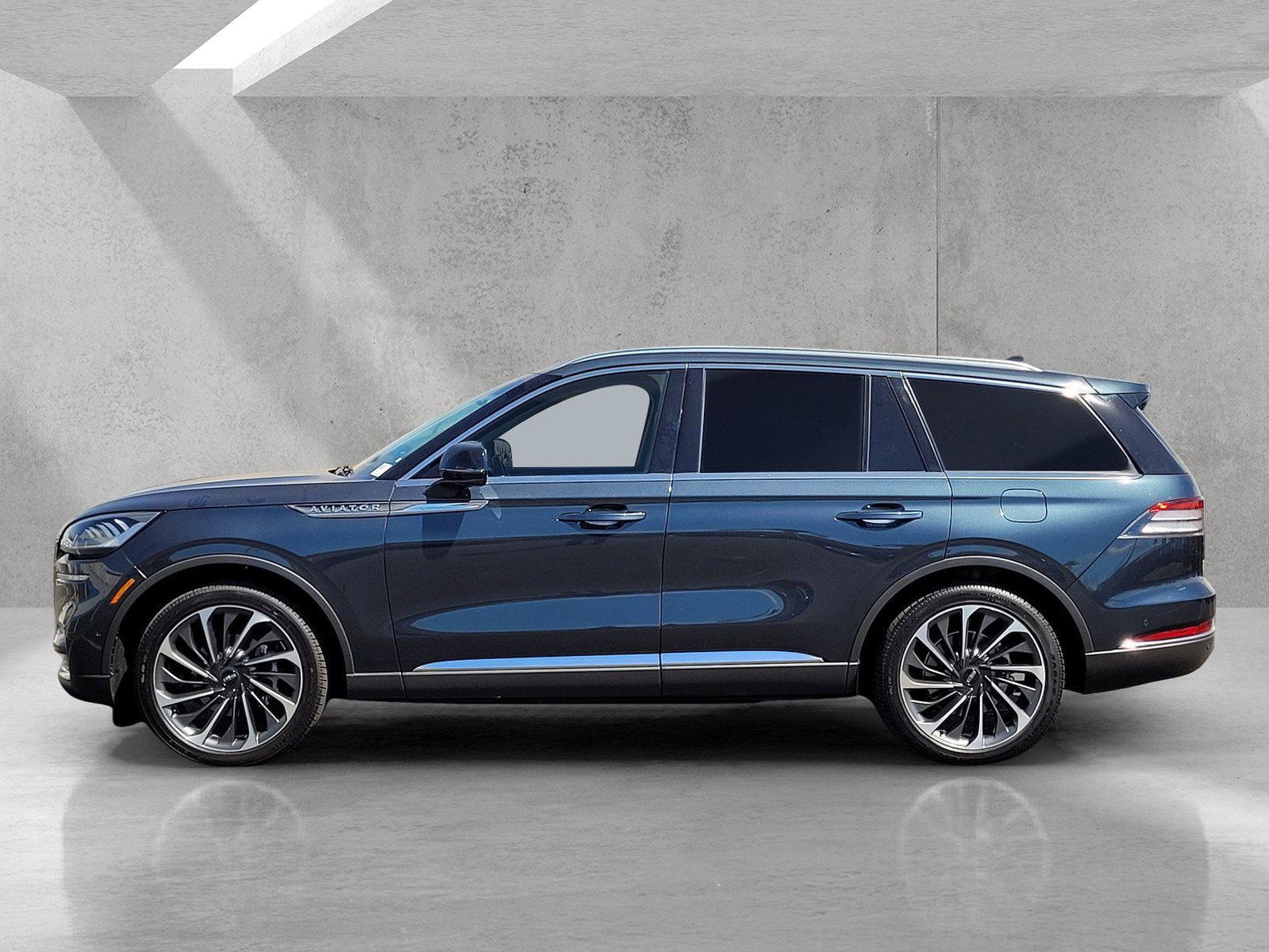 Used 2023 Lincoln Aviator Reserve w/ Equipment Group 201A RWD image 8