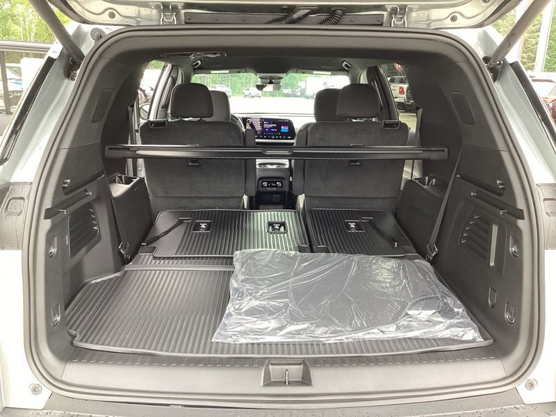 New 2027 Chevrolet Traverse LT w/ Enhanced Driving Package AWD/4WD image 13