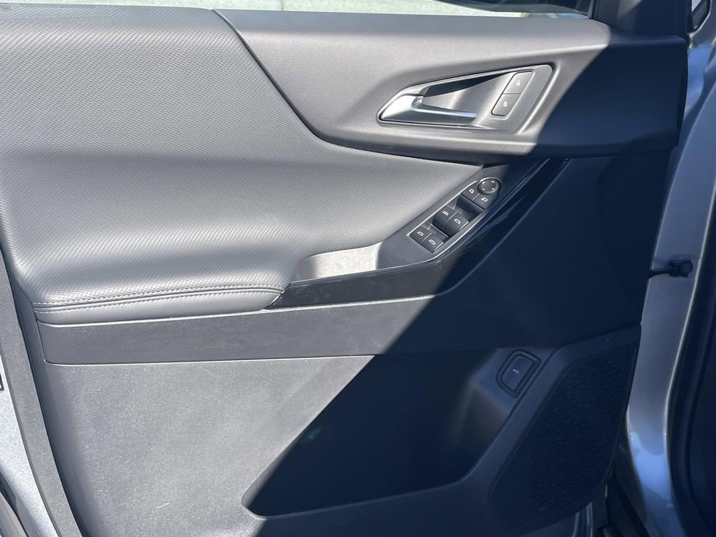 New 2026 Chevrolet Equinox LT w/ Convenience Package II FWD image 15