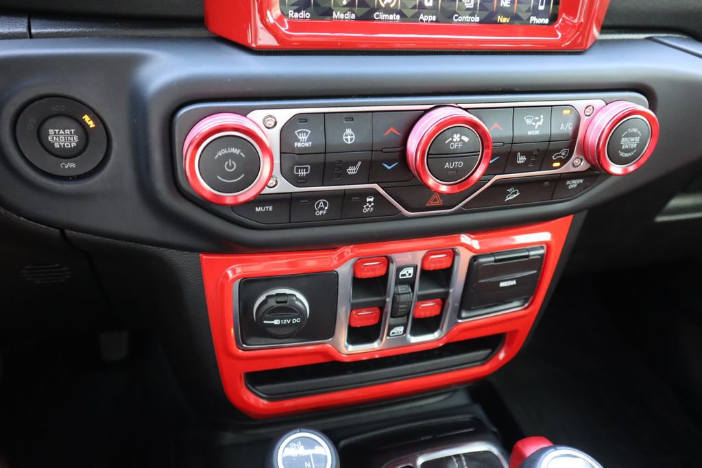 Used 2018 Jeep Wrangler Unlimited Sahara image 15