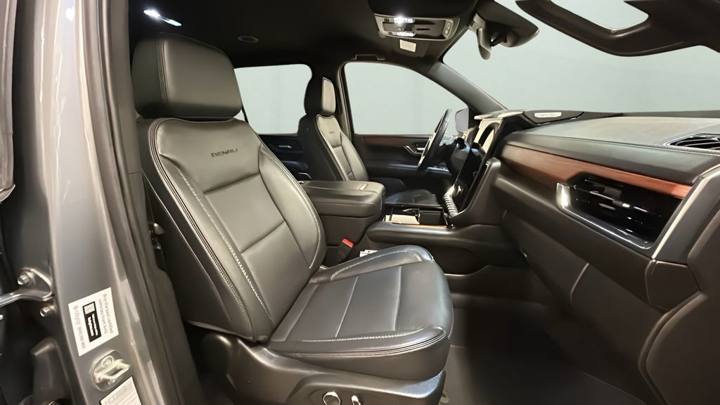 Used 2025 GMC Yukon Denali image 19