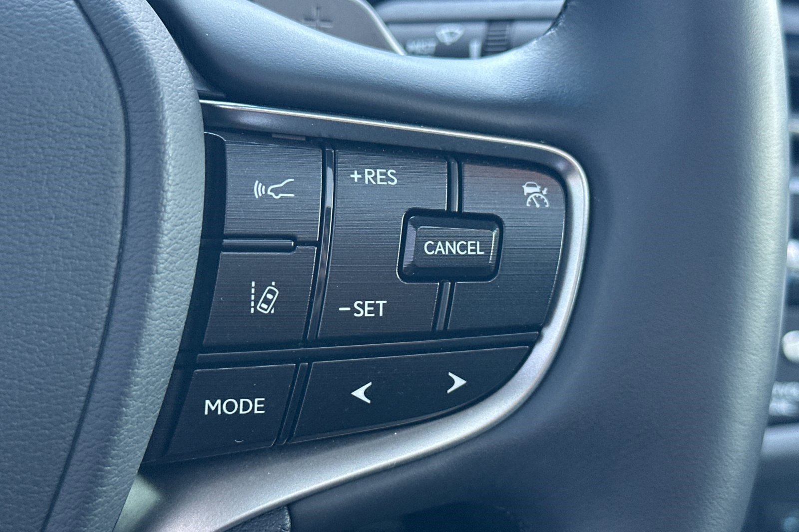 Certified 2025 Lexus ES 300h w/ Premium Package image 30