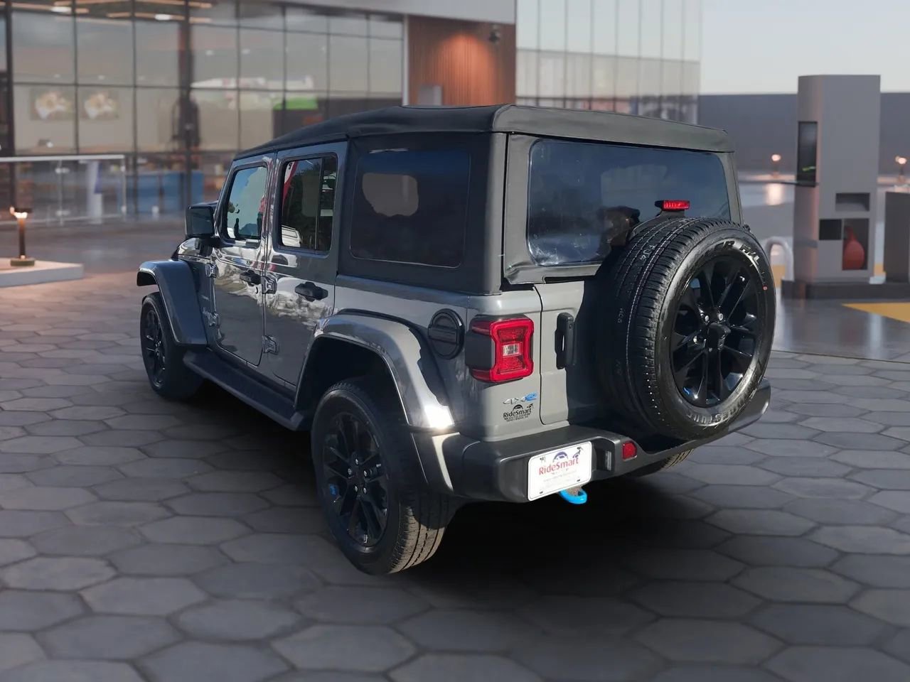 Used 2023 Jeep Wrangler Unlimited Sahara image 9