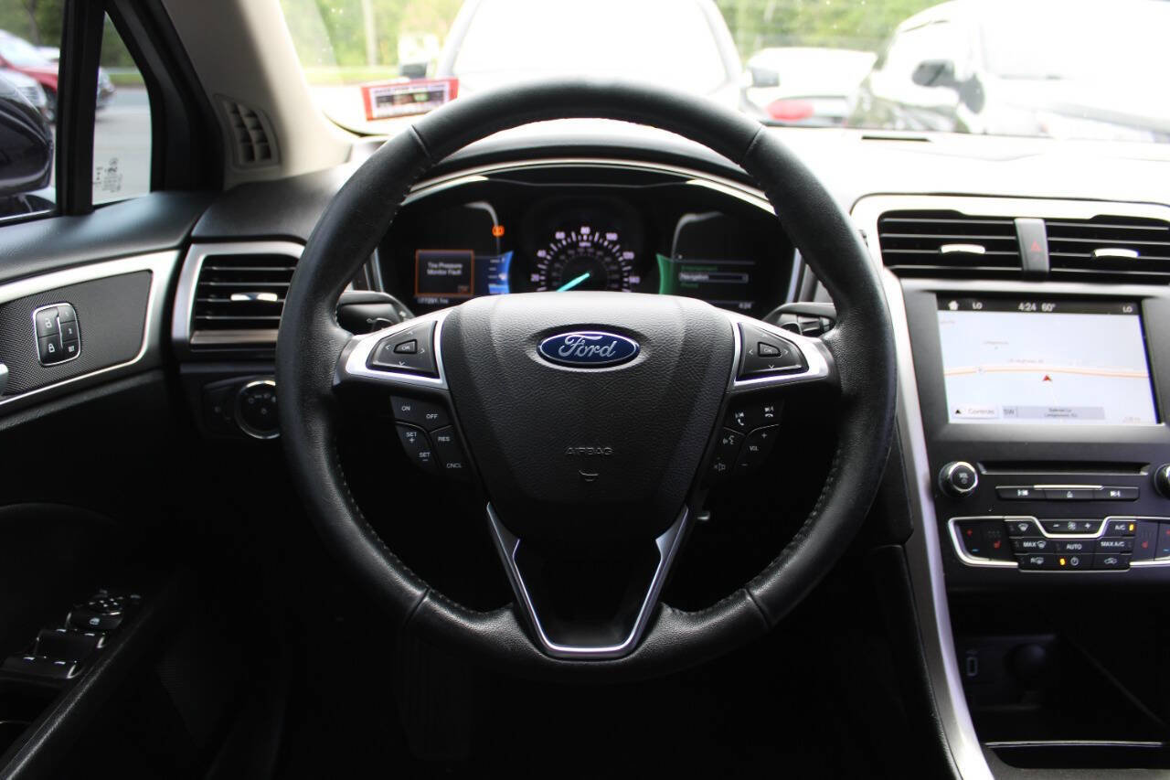 Used 2017 Ford Fusion SE w/ Fusion SE Technology Package FWD image 38