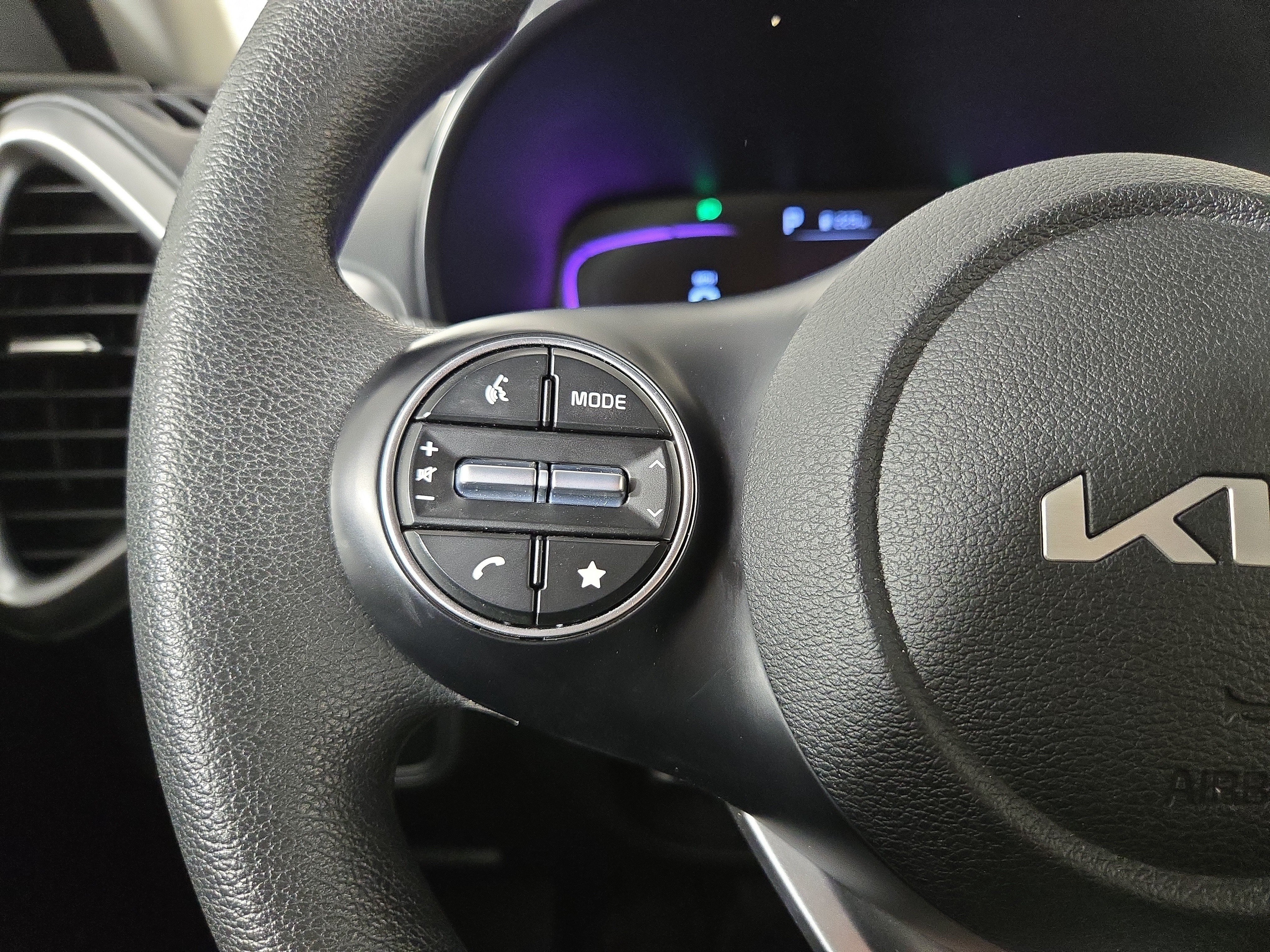 Used 2025 Kia Soul LX w/ LX Technology Package FWD image 15
