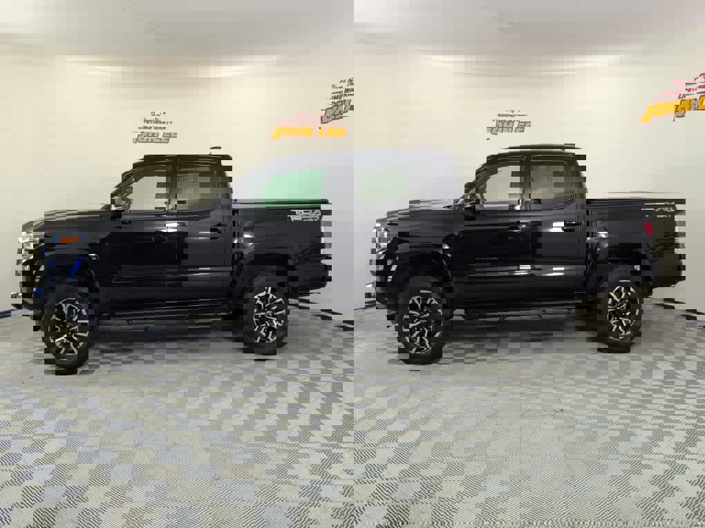 Used 2023 Toyota Tacoma TRD Sport image 2