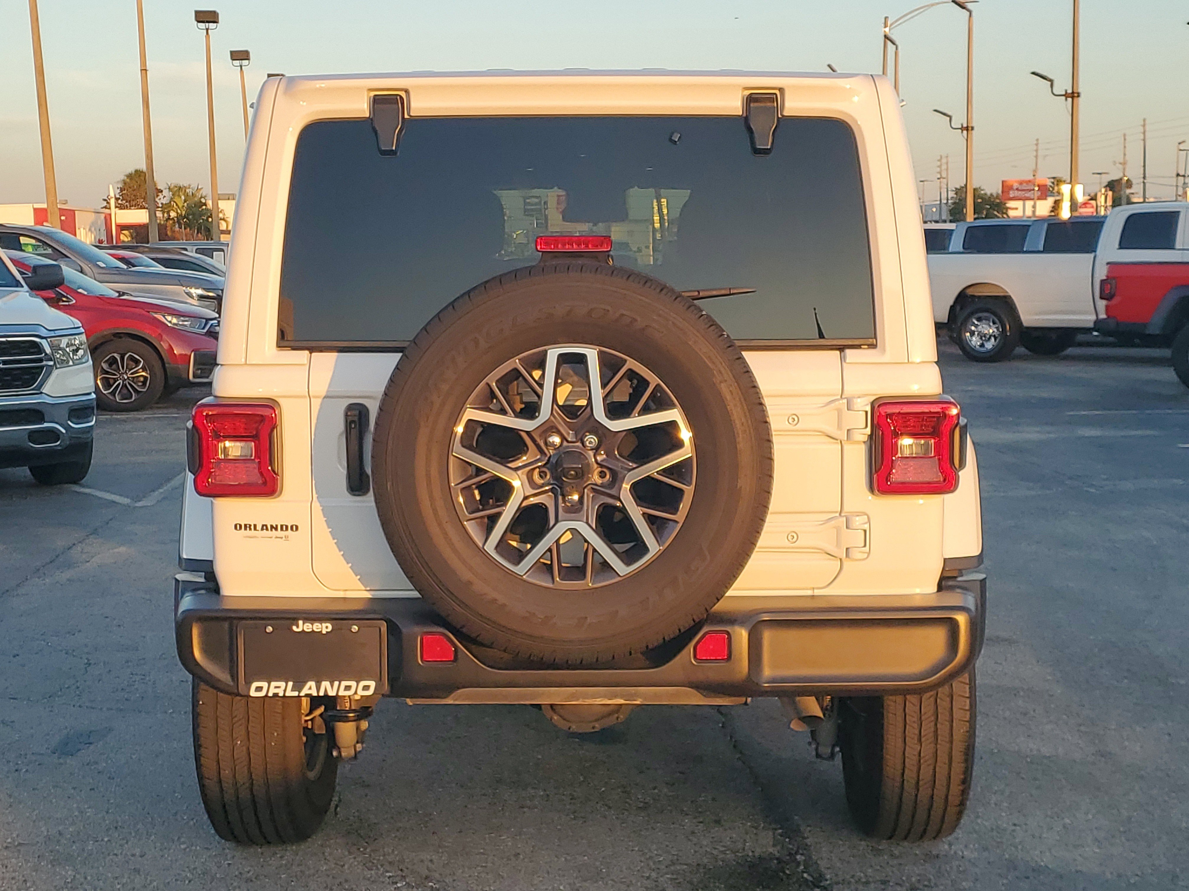 Used 2024 Jeep Wrangler Sahara image 6