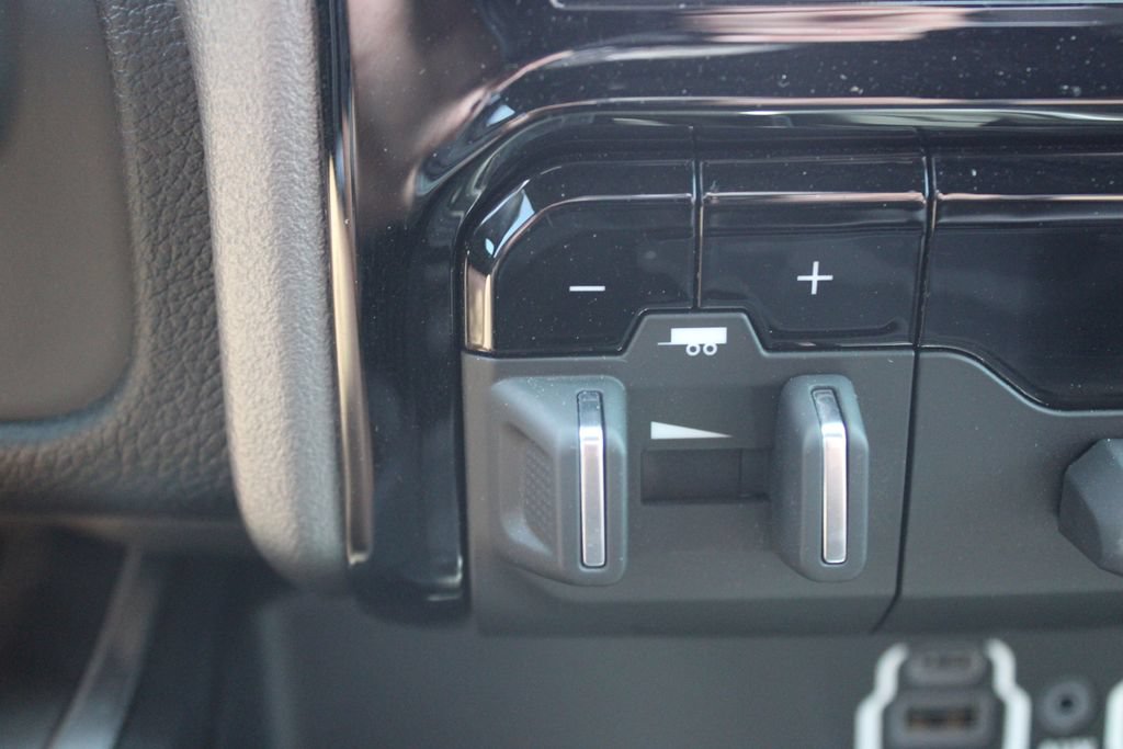 Used 2024 RAM 2500 Big Horn w/ Night Edition AWD/4WD image 45