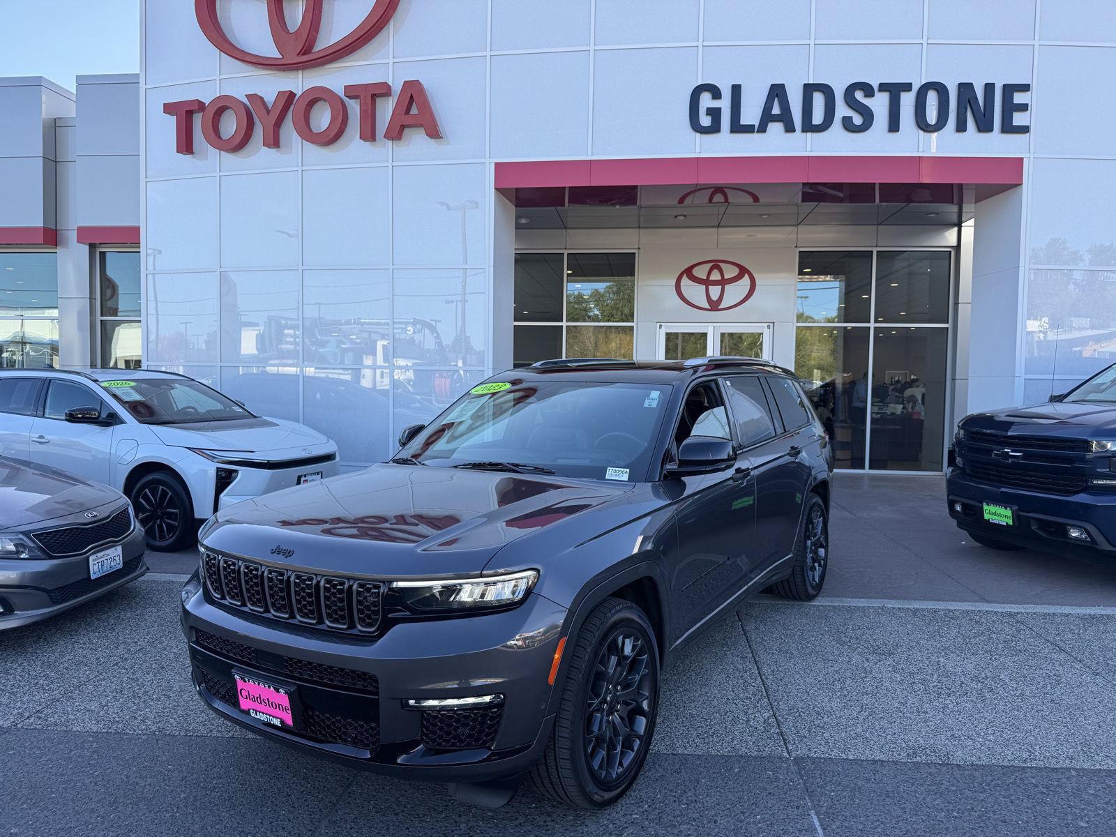 Used 2023 Jeep Grand Cherokee L Summit AWD/4WD image 1