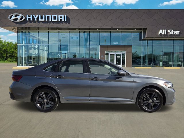 Used 2023 Volkswagen Jetta SE FWD image 4