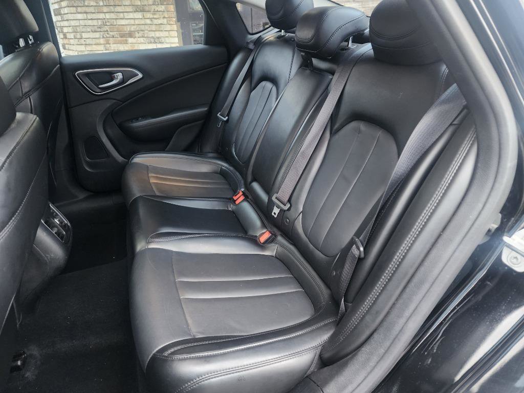 Used 2017 Chrysler 200 Limited Platinum w/ Comfort & Convenience Group image 9