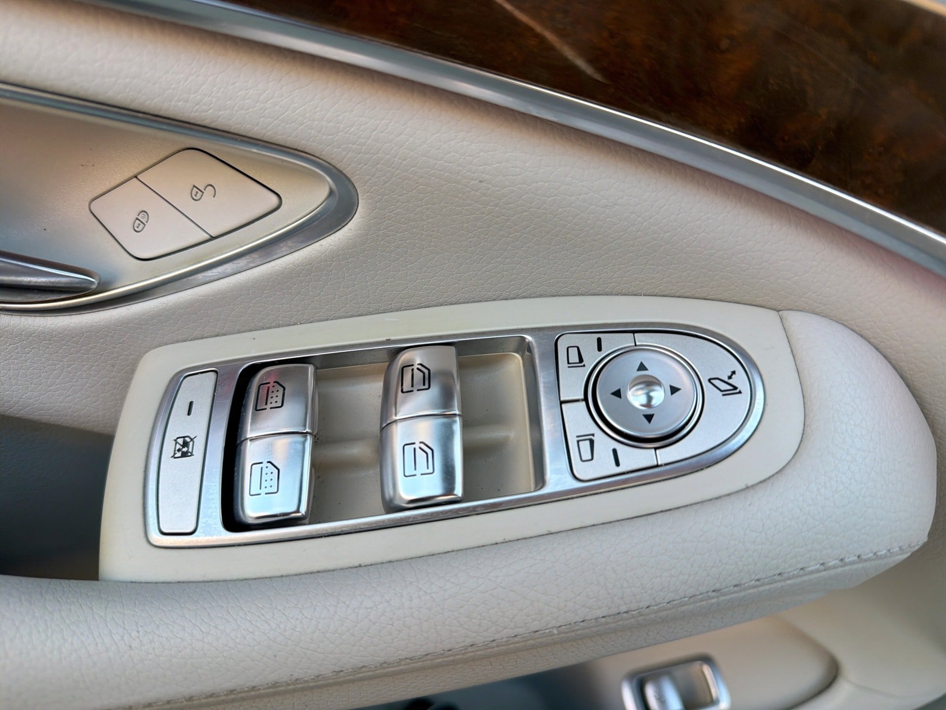 Used 2017 Mercedes-Benz S 550 4MATIC Sedan image 15