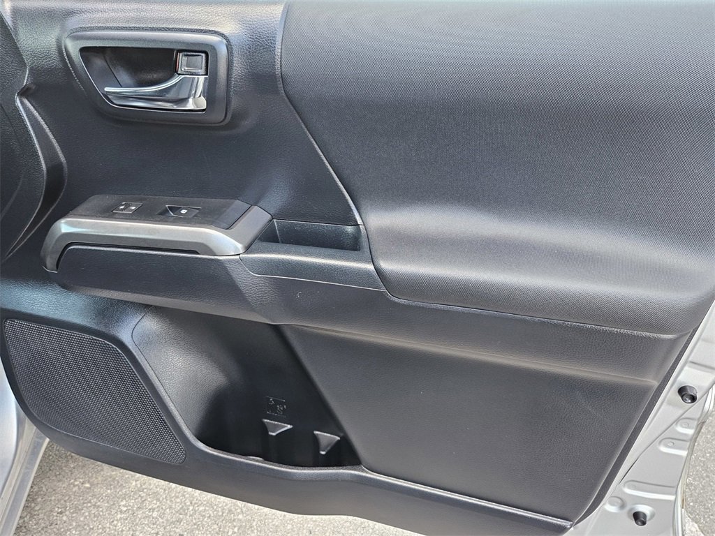 Used 2018 Toyota Tacoma TRD Sport image 32