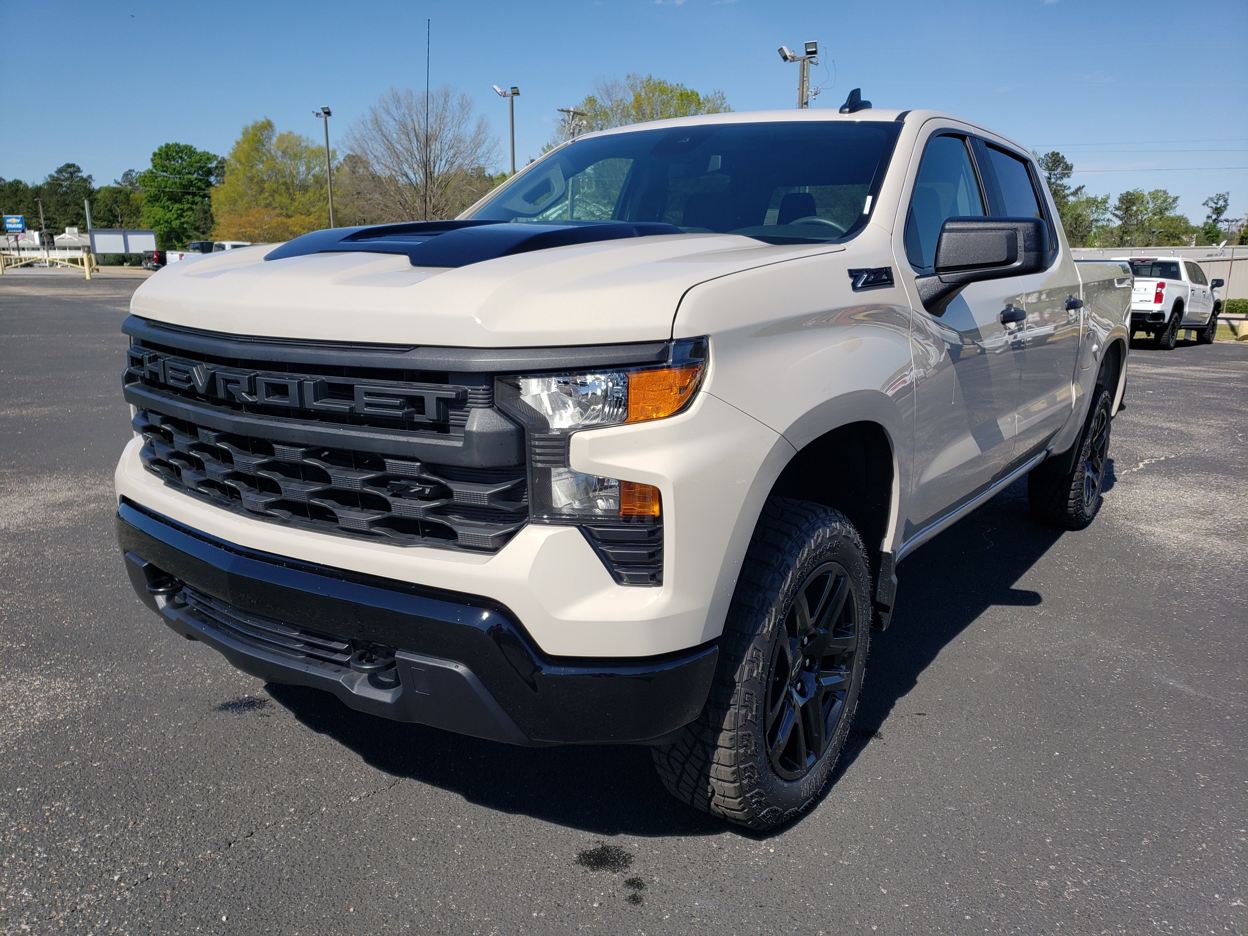 New 2026 Chevrolet Silverado 1500 Custom Trail Boss w/ Dark Appearance Package image 2