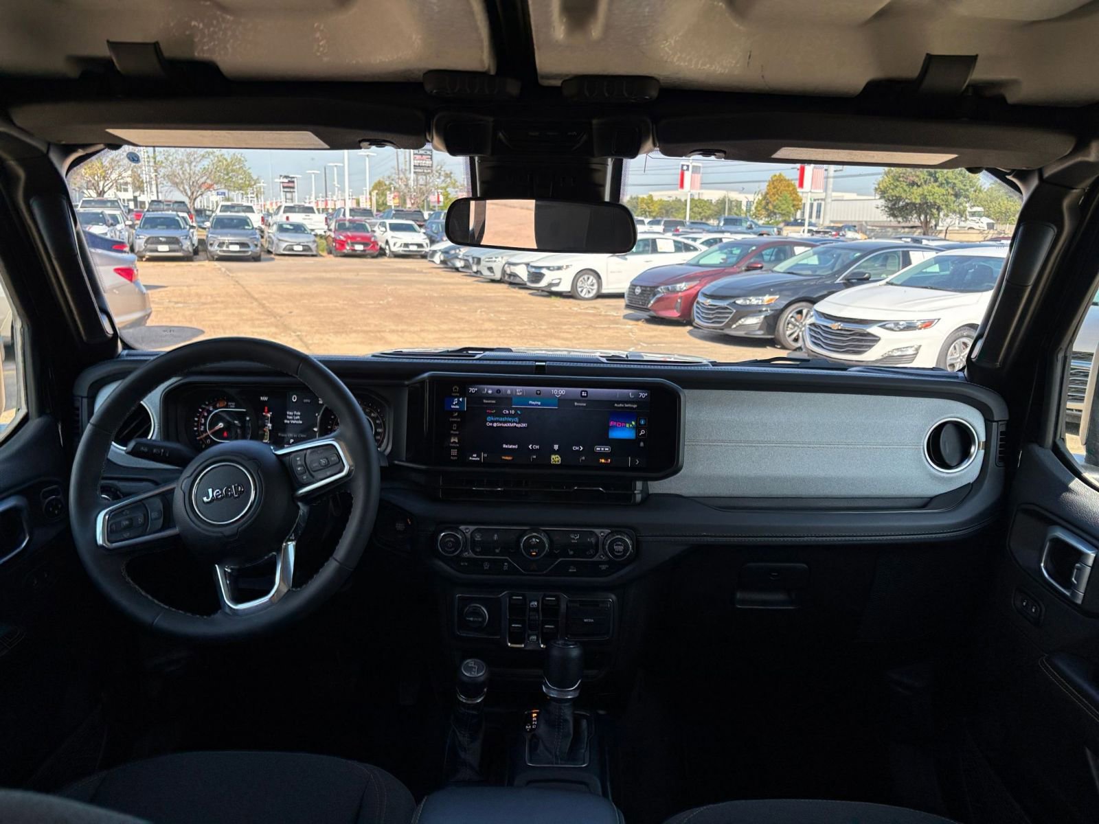 Used 2025 Jeep Wrangler Sahara image 31