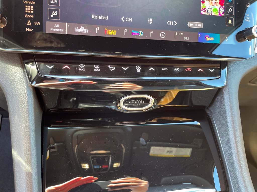 New 2027 Jeep Grand Cherokee Altitude AWD/4WD image 17