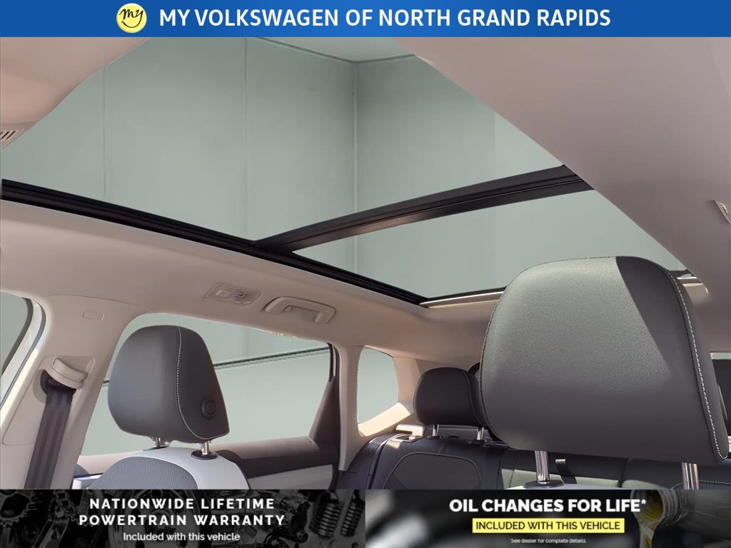 New 2025 Volkswagen Taos SE image 11