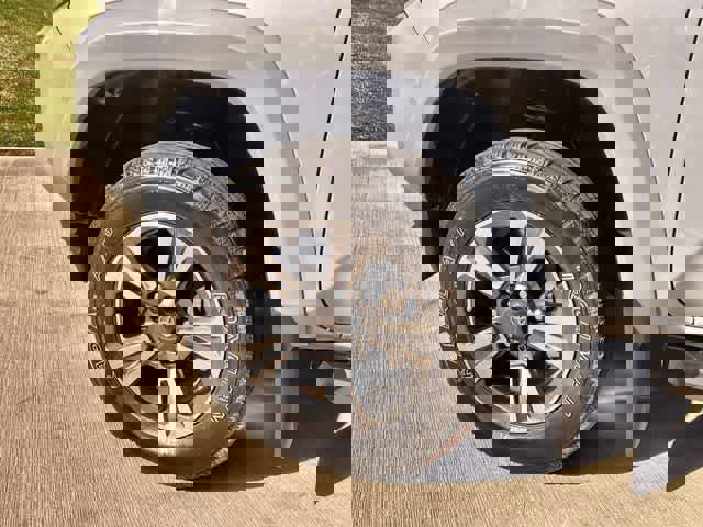 Used 2019 Toyota Tacoma TRD Sport w/ Technology Package image 9