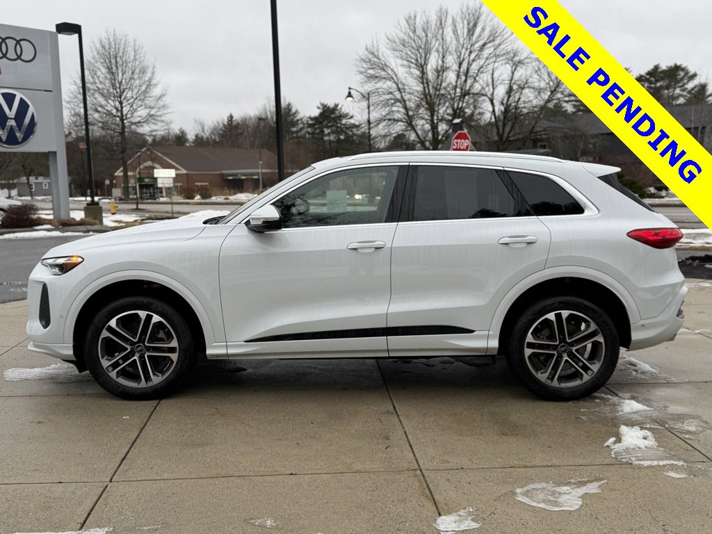 Used 2025 Audi Q5 Premium w/ Convenience Package image 16