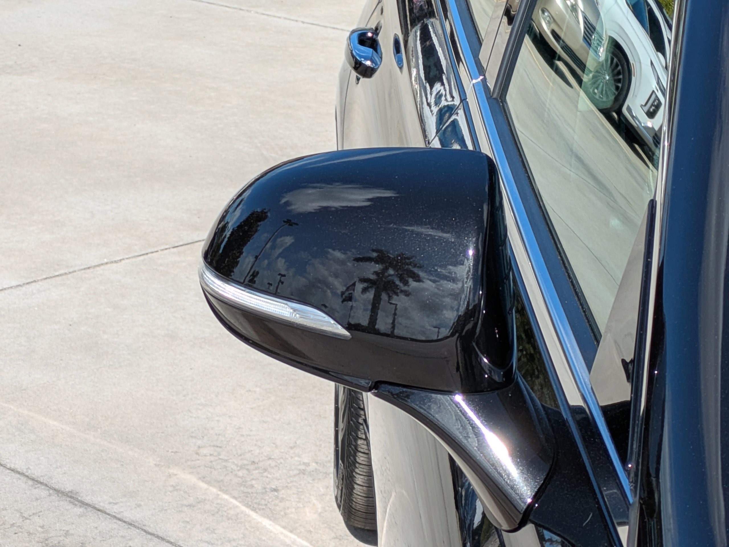 Used 2018 Genesis G90 3.3T Premium image 8