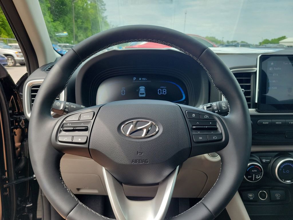 Used 2025 Hyundai Venue SEL image 13