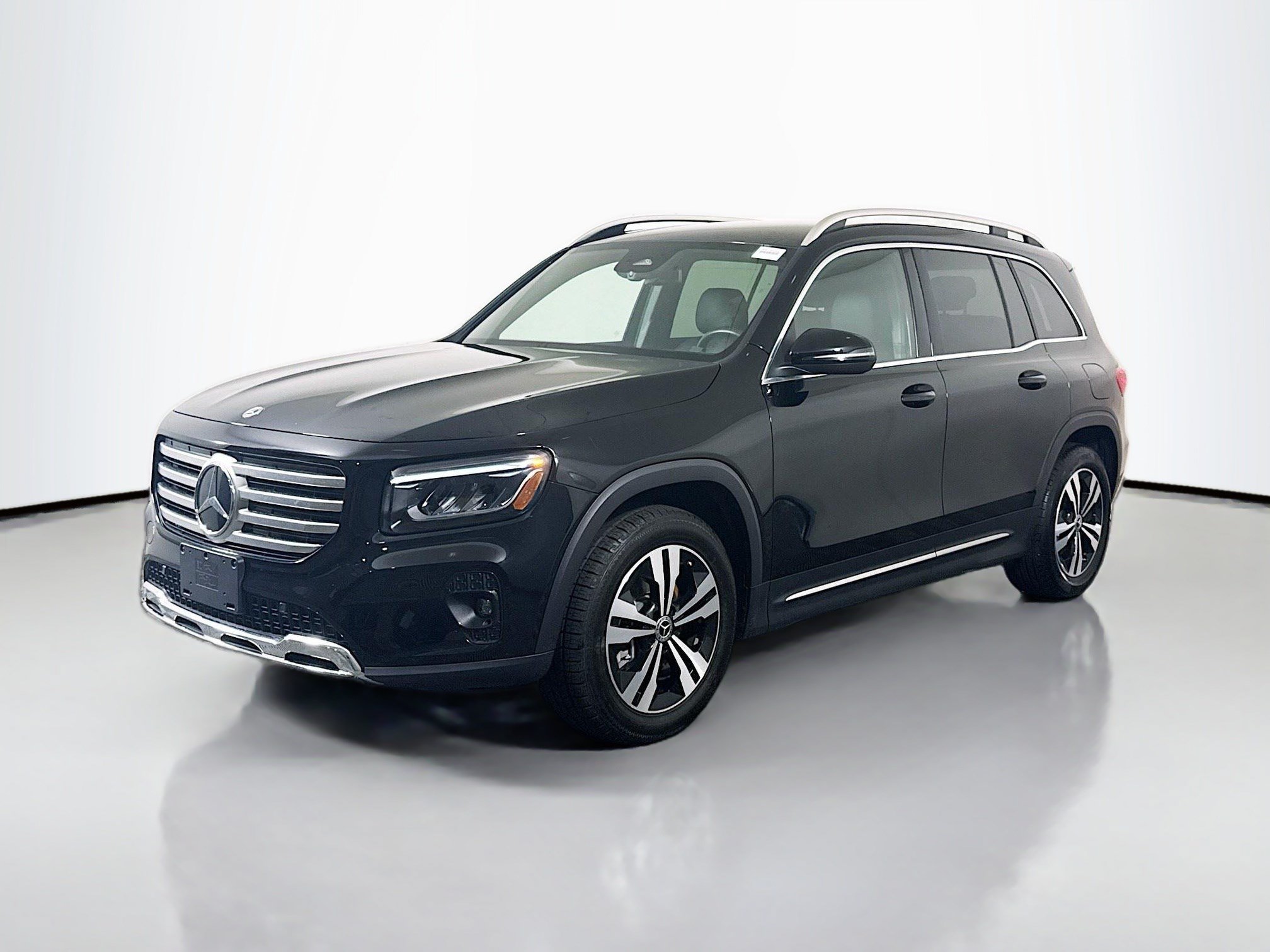 Used 2025 Mercedes-Benz GLB 250 image 4