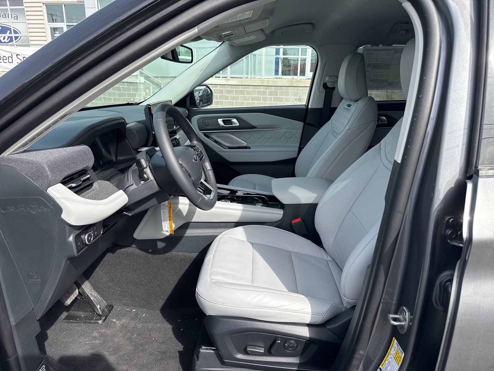 New 2026 Ford Explorer Platinum w/ LUX Leather Package AWD/4WD image 23