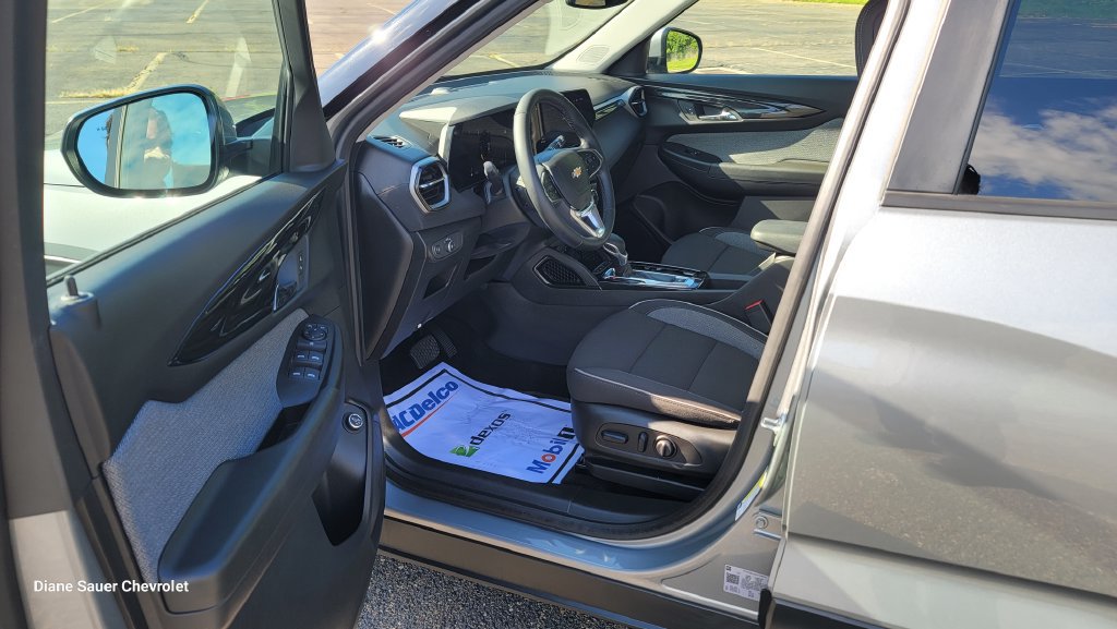 Used 2025 Chevrolet TrailBlazer LT w/ Convenience Package FWD image 18